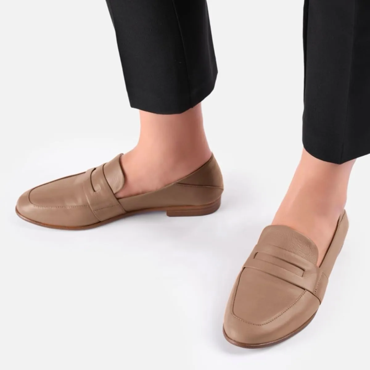 LEHOOR Women Casual Loafer Flats Round Toe Slip On Dress Shoes Office Walking Loafers Comfortable 1 inch Flat Heel Loafers Shoes Matte Penny Loafers Drive Basic Work Pumps Retro 4-11 M US