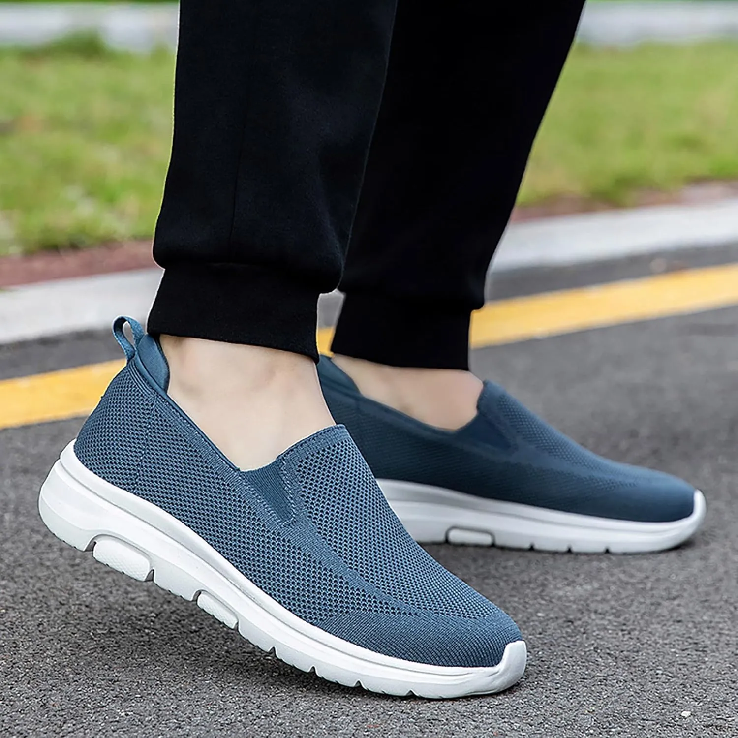 Lightweight Shoes Spring and New Mesh Non Slip Walking Shoes with Lightweight Elderly Soft Sole Casual Dad