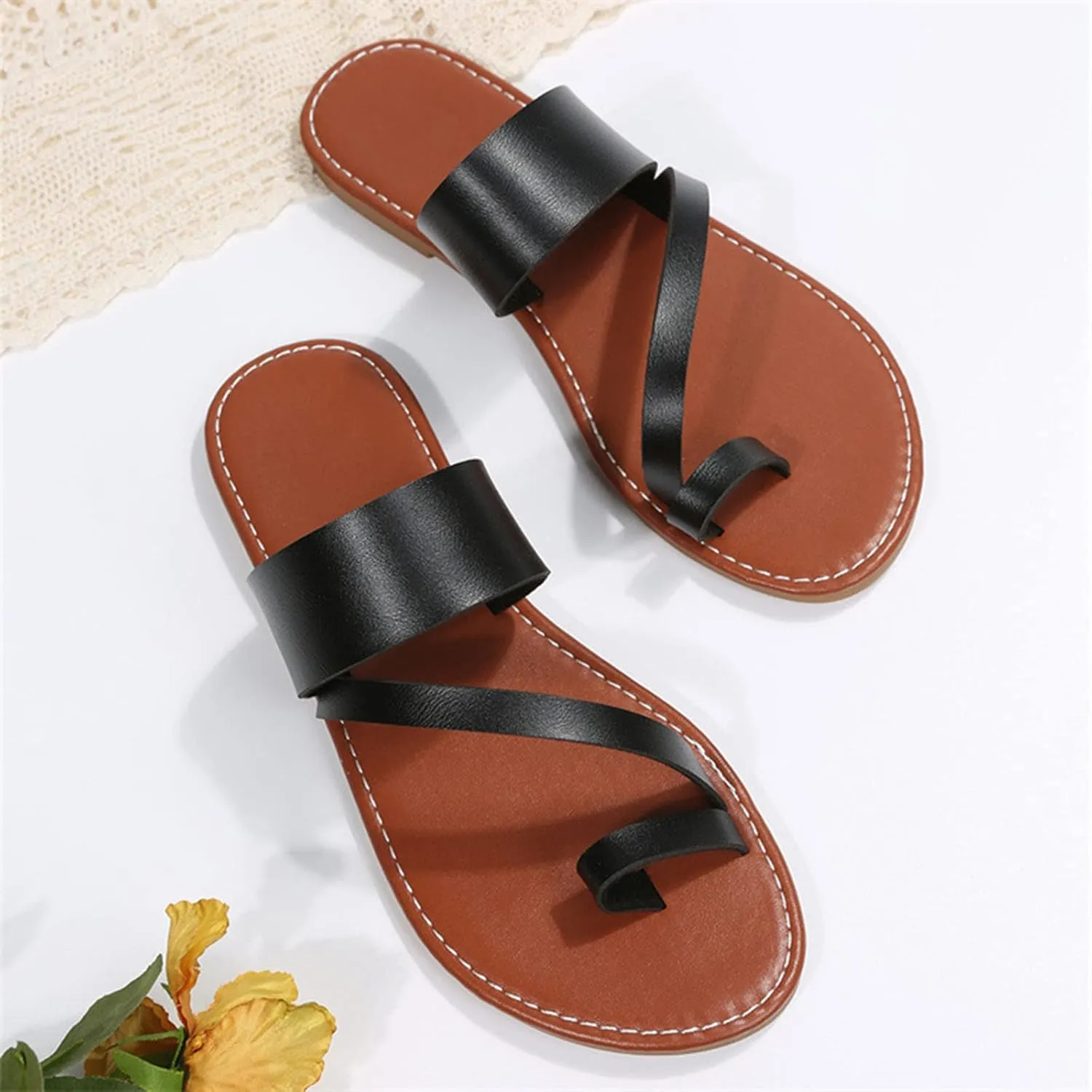 Summer Womens Casual Flat Sandals Vintage Straps Toe Ring Clip Toe Slip on Slides Lightweight Outdoor Slippers Comfortable Ladies Beach Shoes