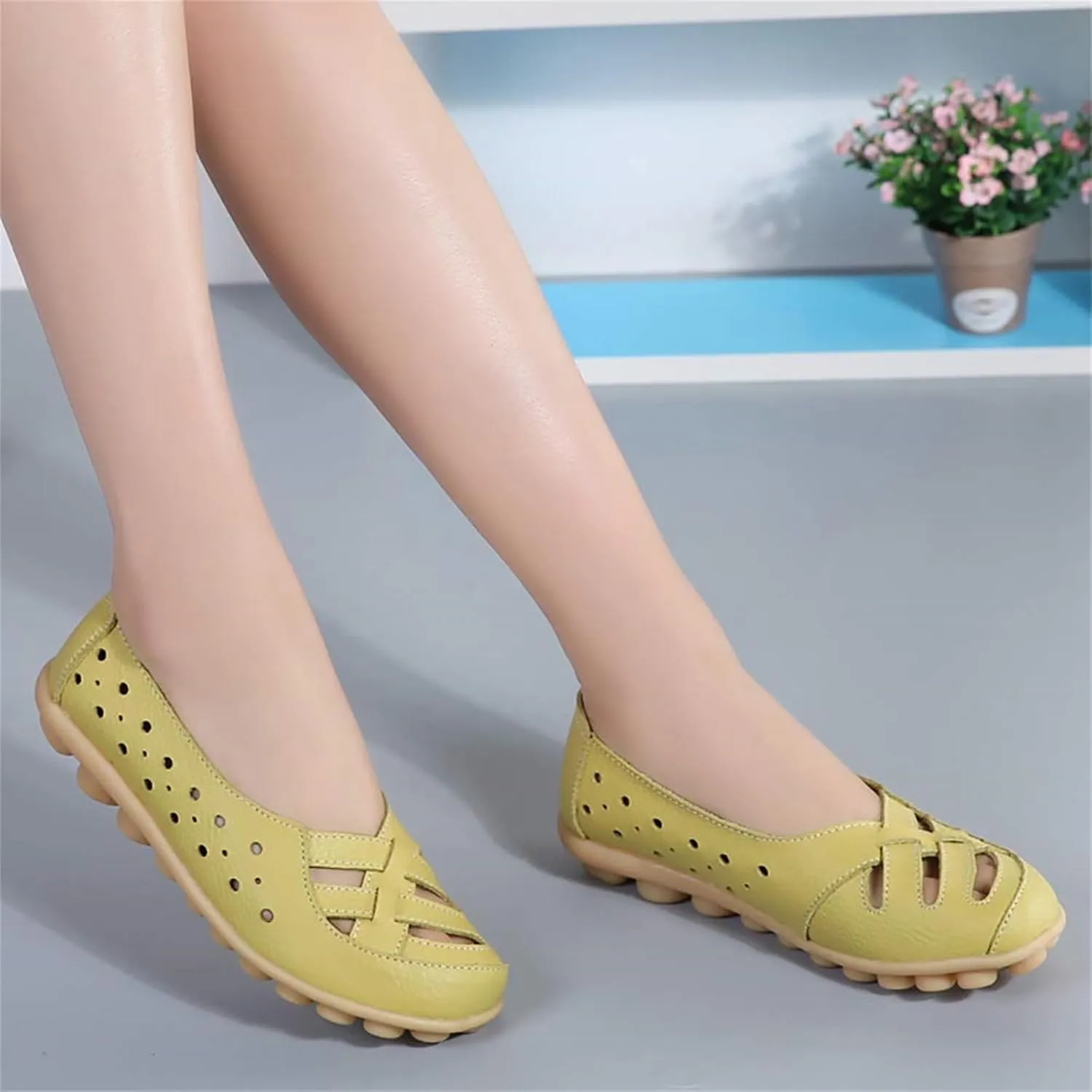 Womens Cowhide Leather Slip On Moccasins Shoes Flat Slipper Comfortable Leather Loafers Breathable Lightweight Round Toe Nurse Loafer Driving Walking Flat Work Shoes