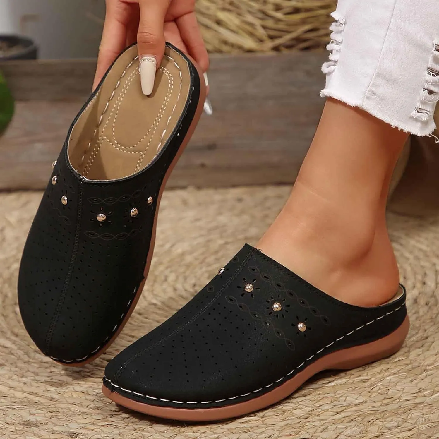 Women's Slippers Comfortable Casual Footwear Spring and Summer with Closed Toe Design Perfect Beach and Men Slides