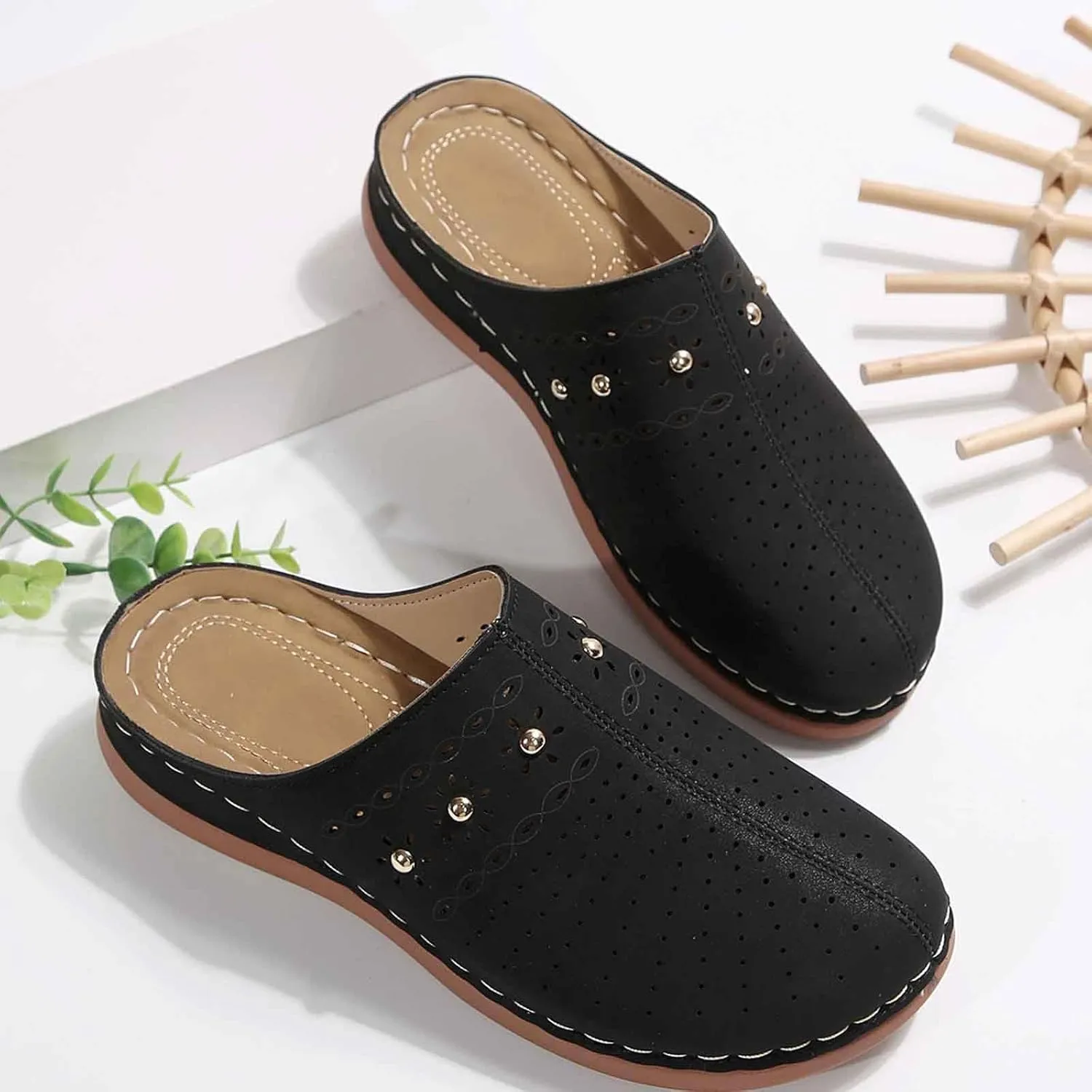 Women's Slippers Comfortable Casual Footwear Spring and Summer with Closed Toe Design Perfect Beach and Men Slides