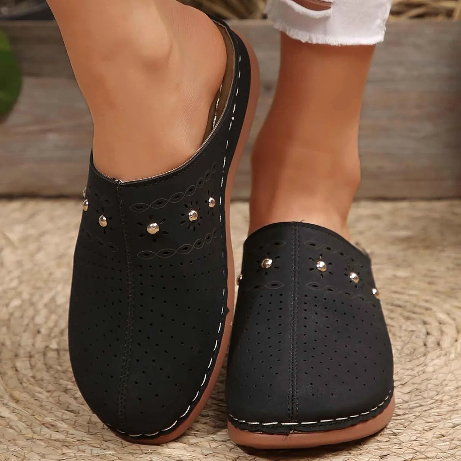 Women's Slippers Comfortable Casual Footwear Spring and Summer with Closed Toe Design Perfect Beach and Men Slides