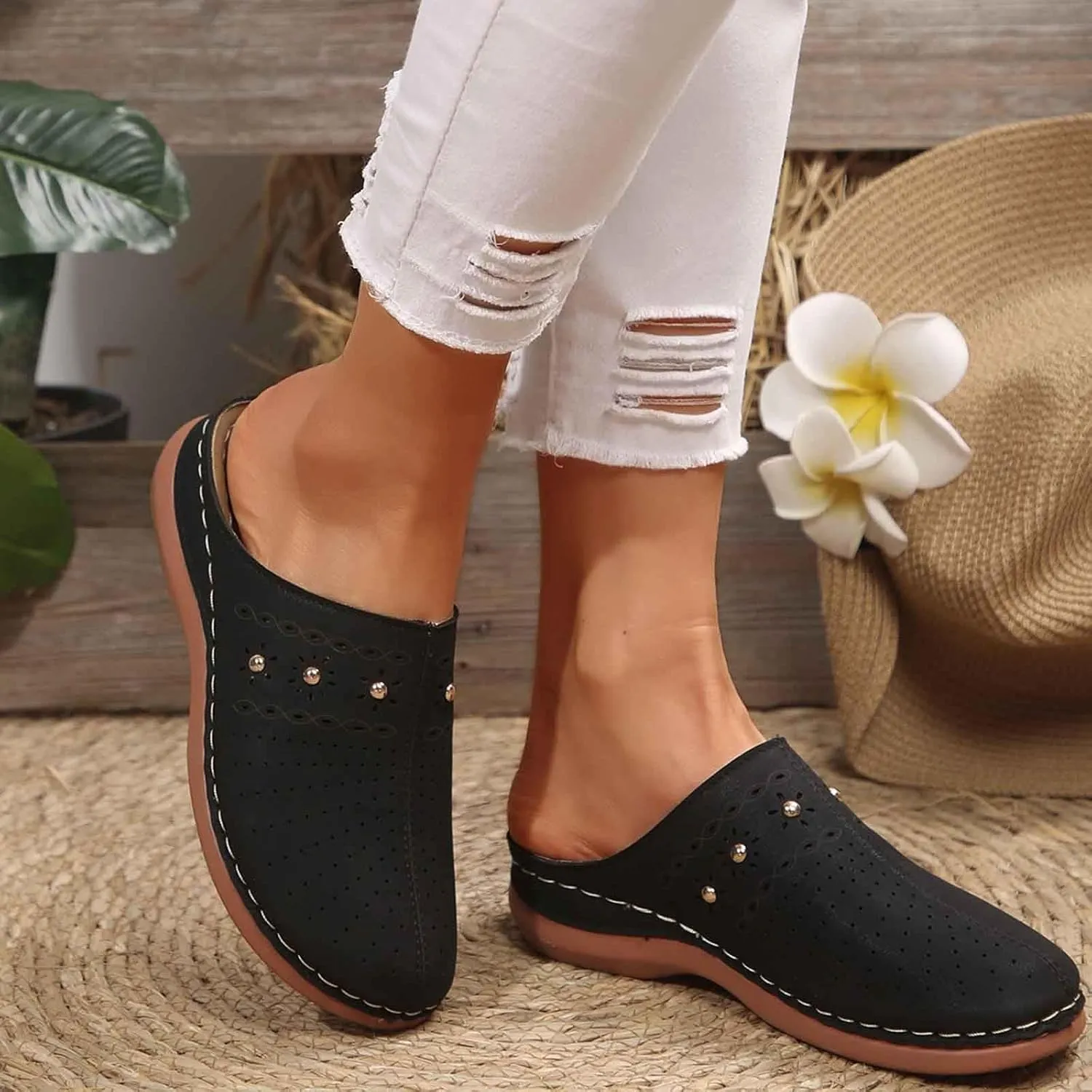 Women's Slippers Comfortable Casual Footwear Spring and Summer with Closed Toe Design Perfect Beach and Men Slides